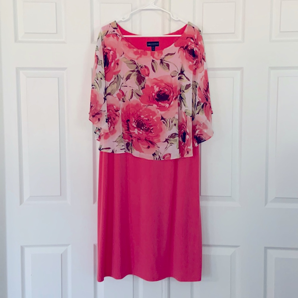 Knit dress with flowey cape